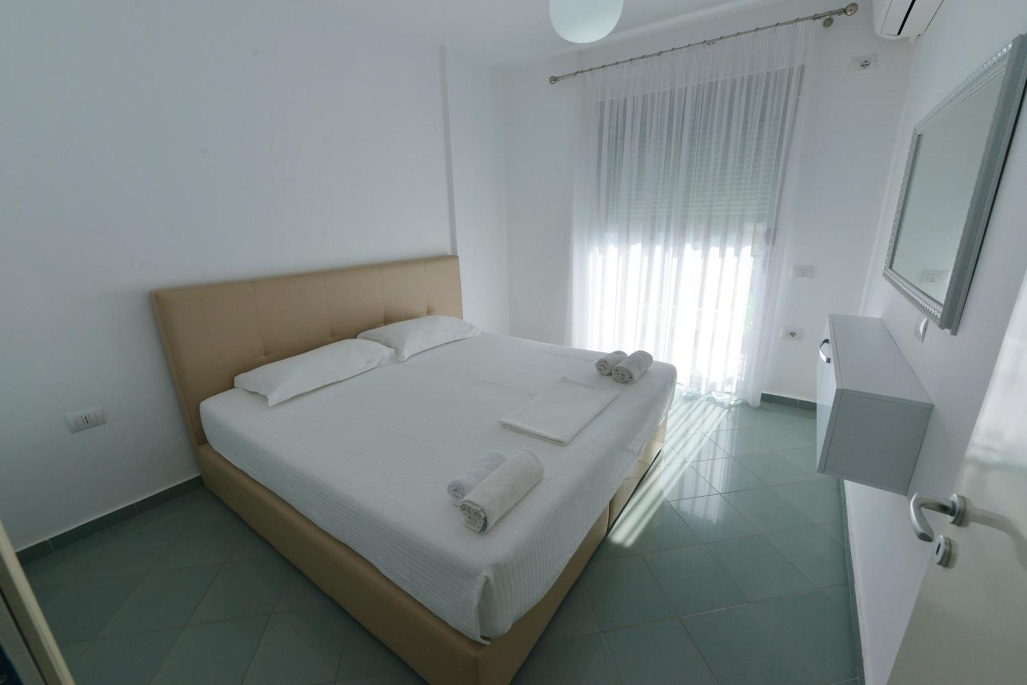 Apt Sarandë Buitenkant foto