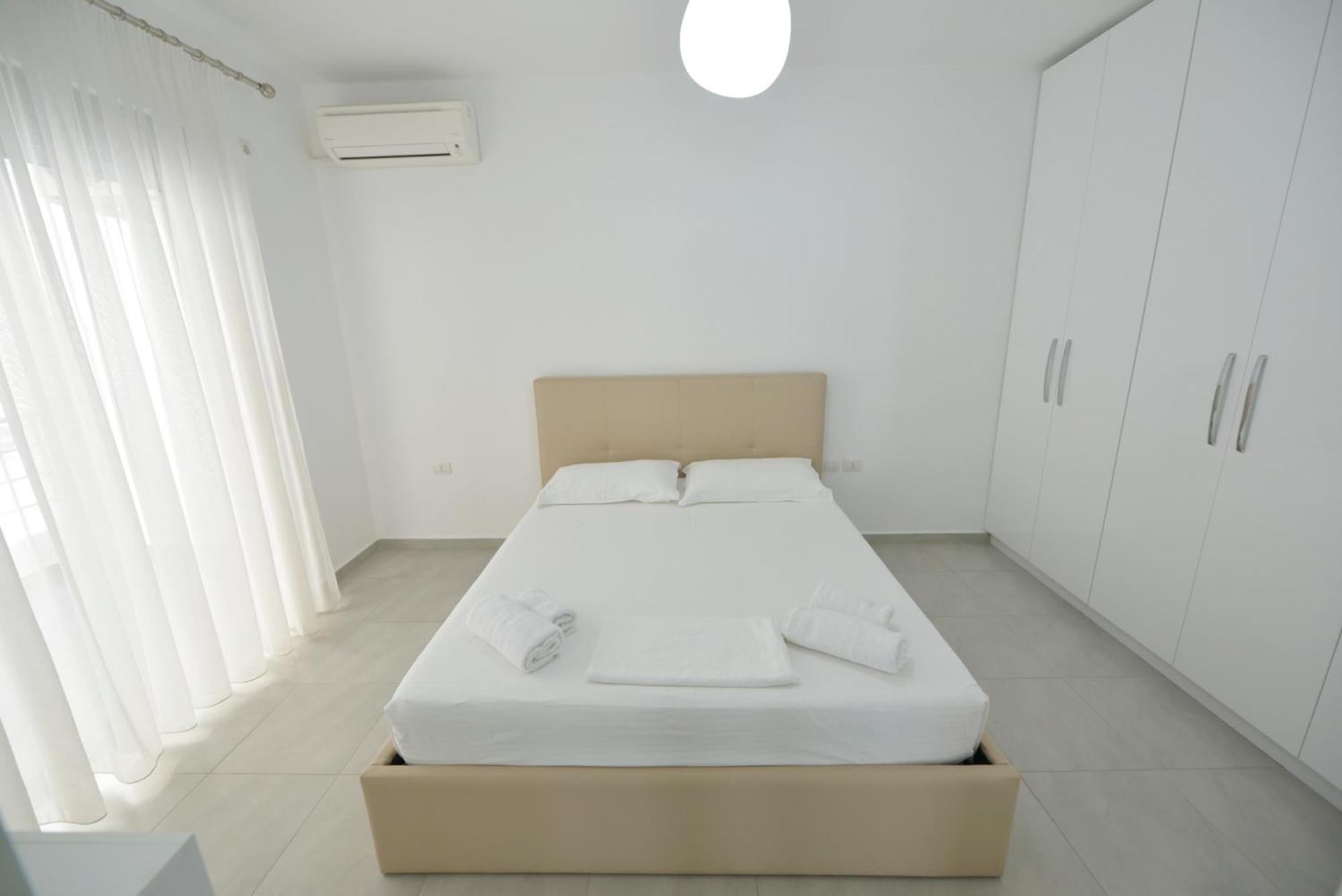 Apt Sarandë Buitenkant foto